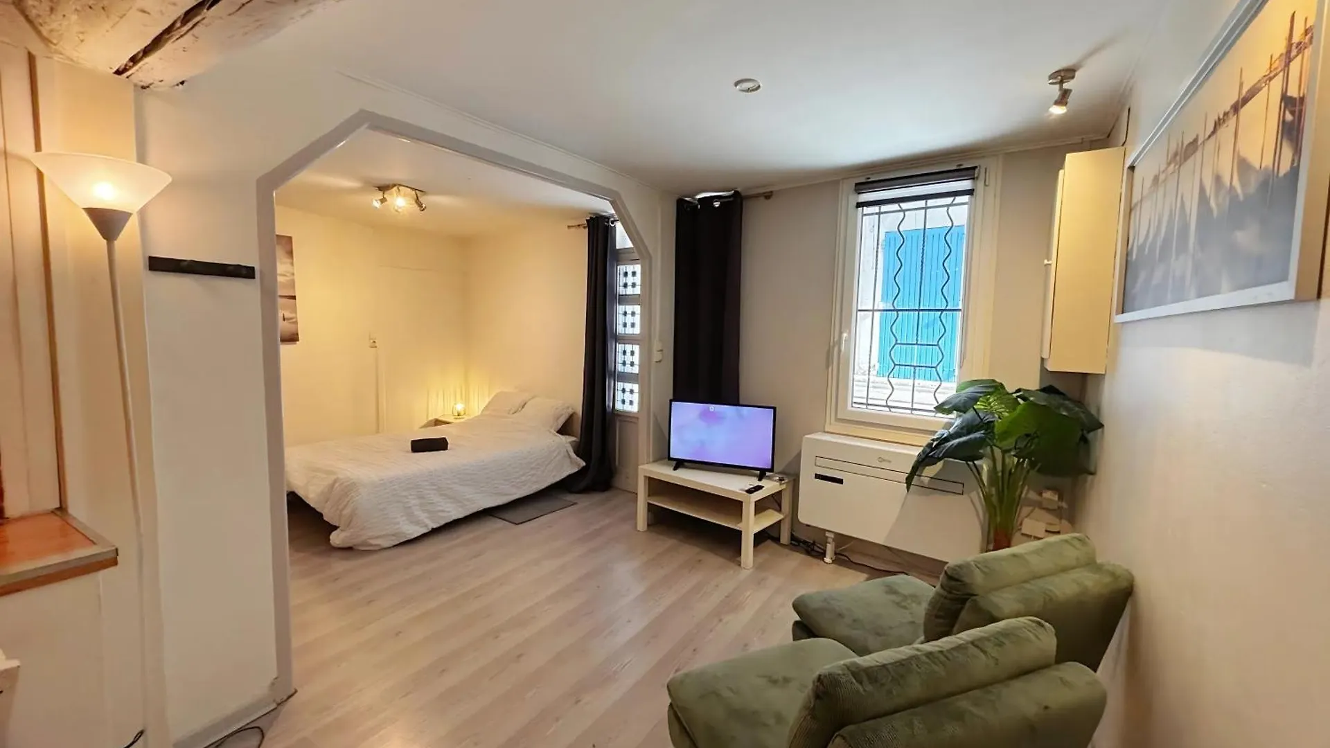 Charme Et Histoire A Avignon Apartment