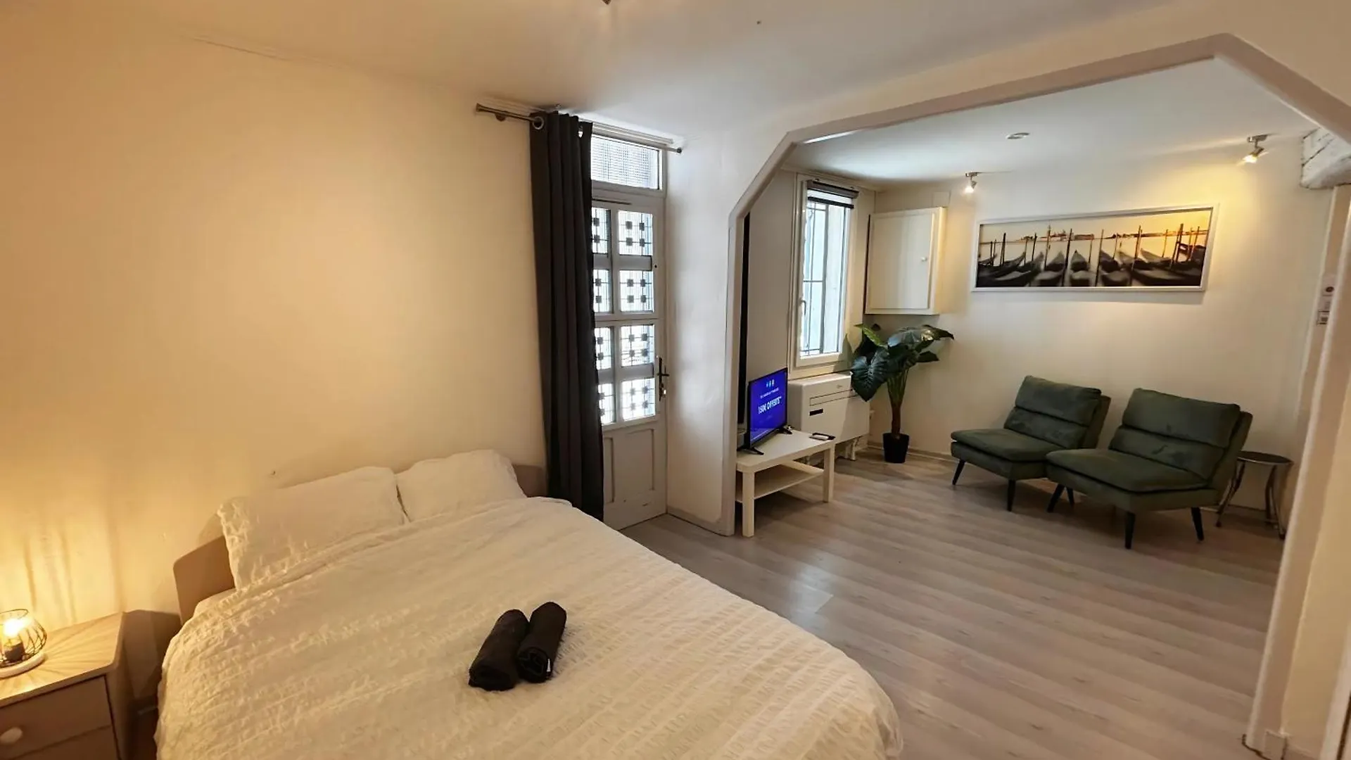 Charme Et Histoire A Avignon Apartment 0*,  France