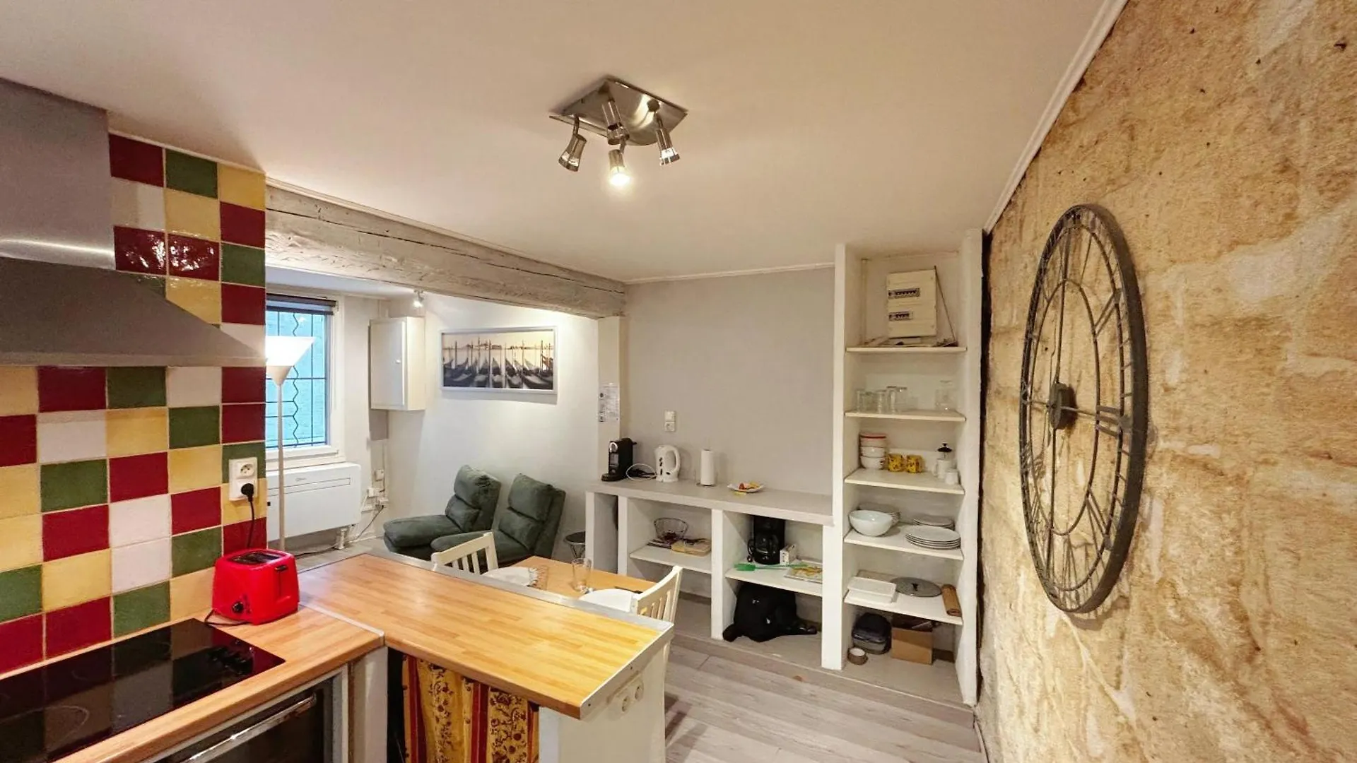Charme Et Histoire A Avignon Apartment