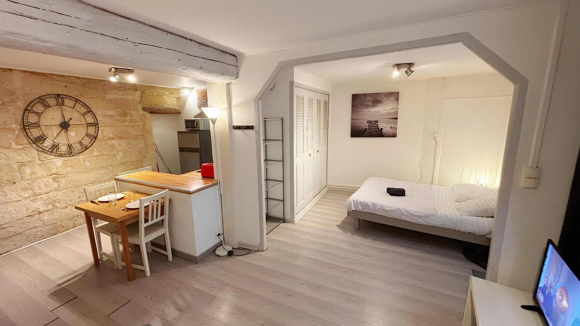 Charme Et Histoire A Avignon Apartment